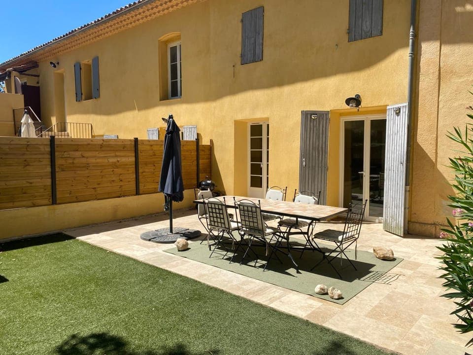 Property building, Patio, Dining area
