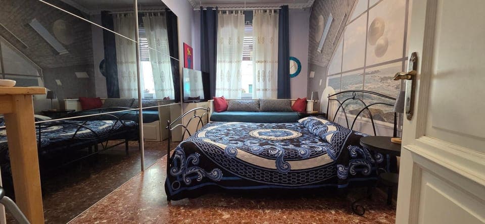 Bed, TV and multimedia, Bedroom, air conditioner