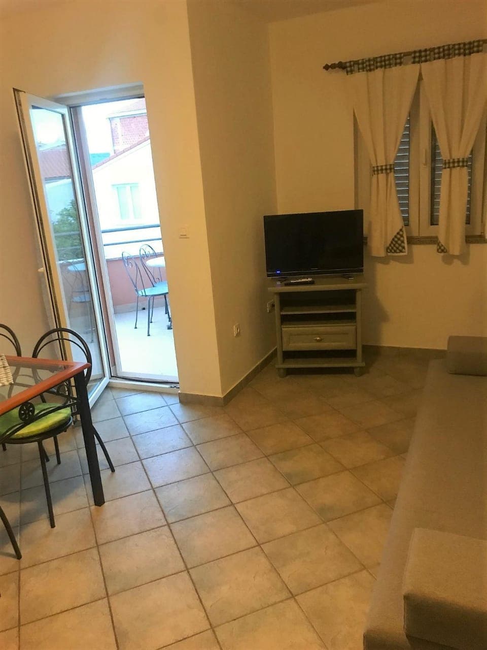 Living room, Photo of the whole room, Dining area