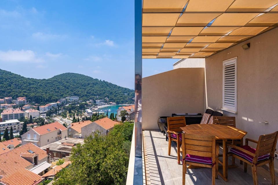 View (from property/room), Balcony/Terrace, Seating area, Sea view