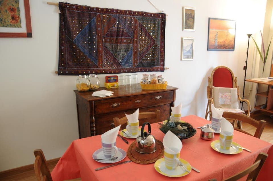 Communal lounge/ TV room, Food and drinks