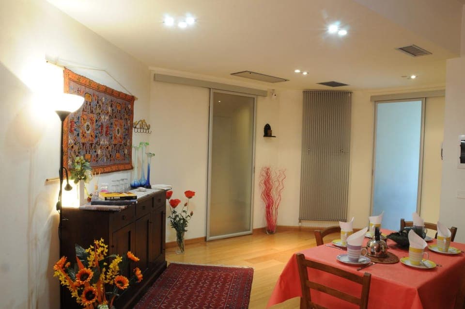 Communal lounge/ TV room