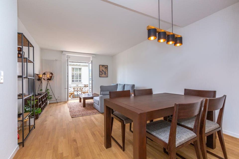 TV and multimedia, Living room, Seating area, Dining area, internet