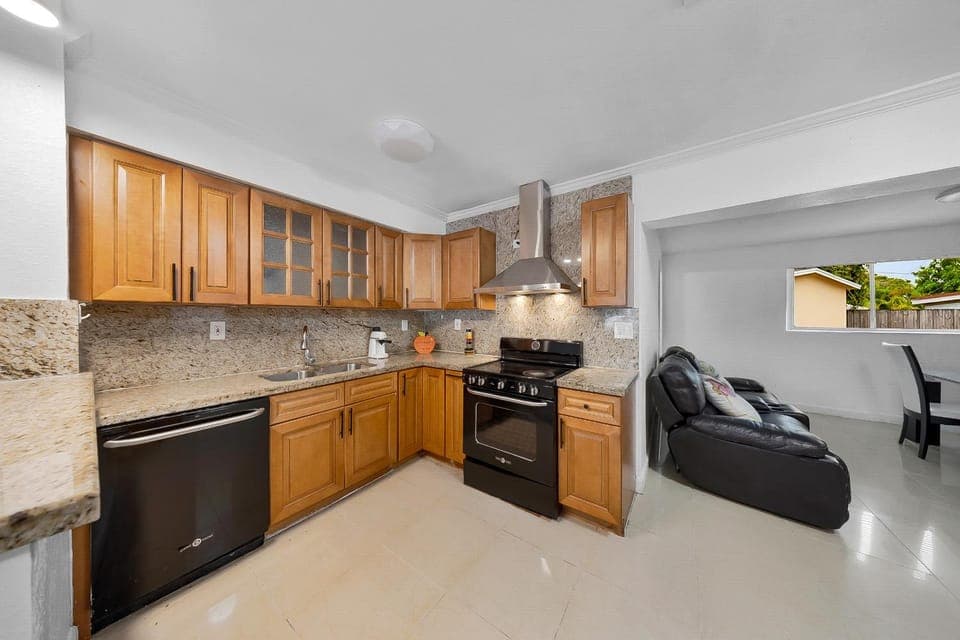 Kitchen or kitchenette, Living room, Seating area, dishwasher, oven, stove