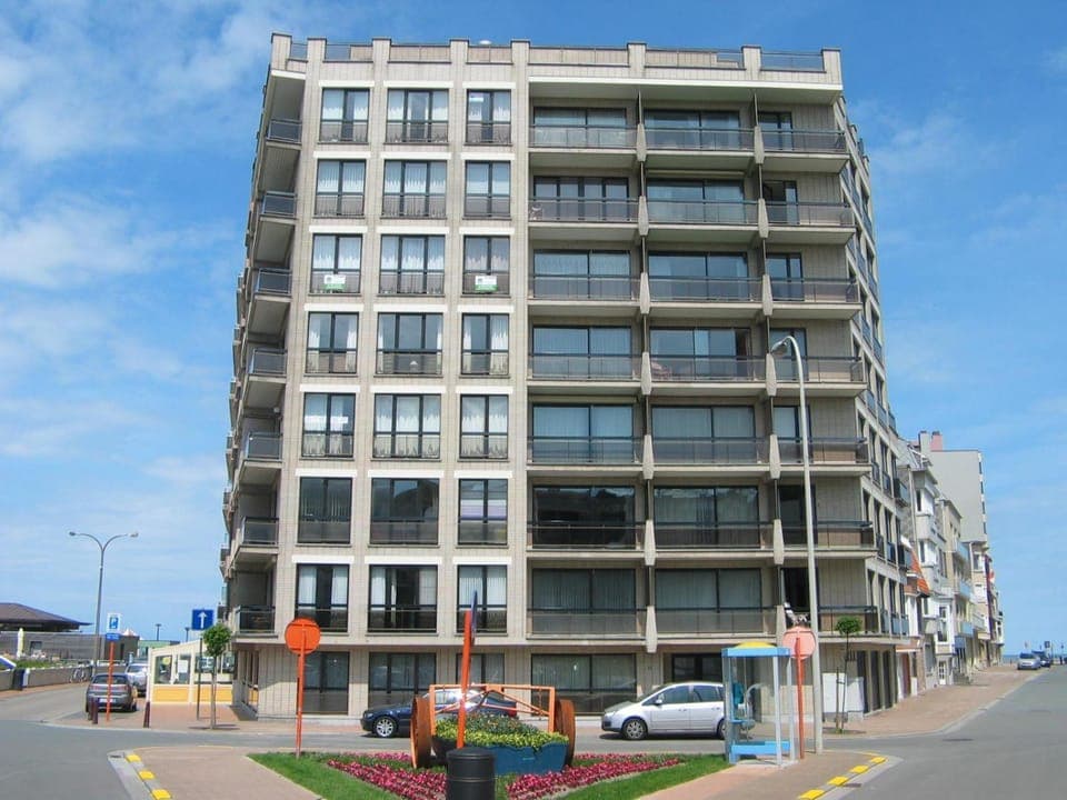 Property building, Neighbourhood, Street view, Location