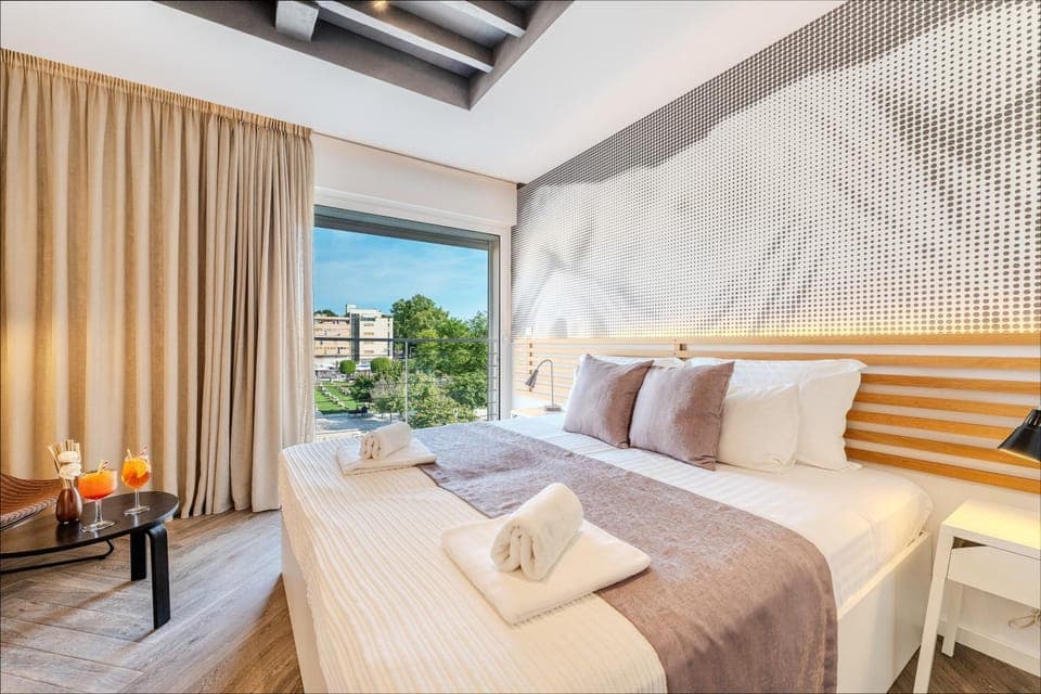 Bed, View (from property/room), Photo of the whole room, Bedroom, towels