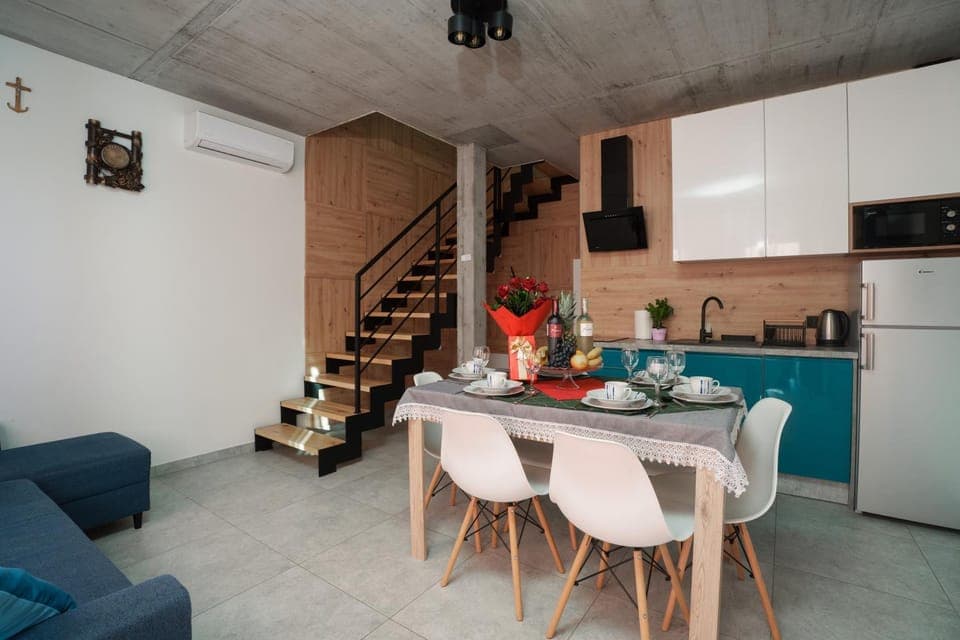 Kitchen or kitchenette, Living room, Dining area