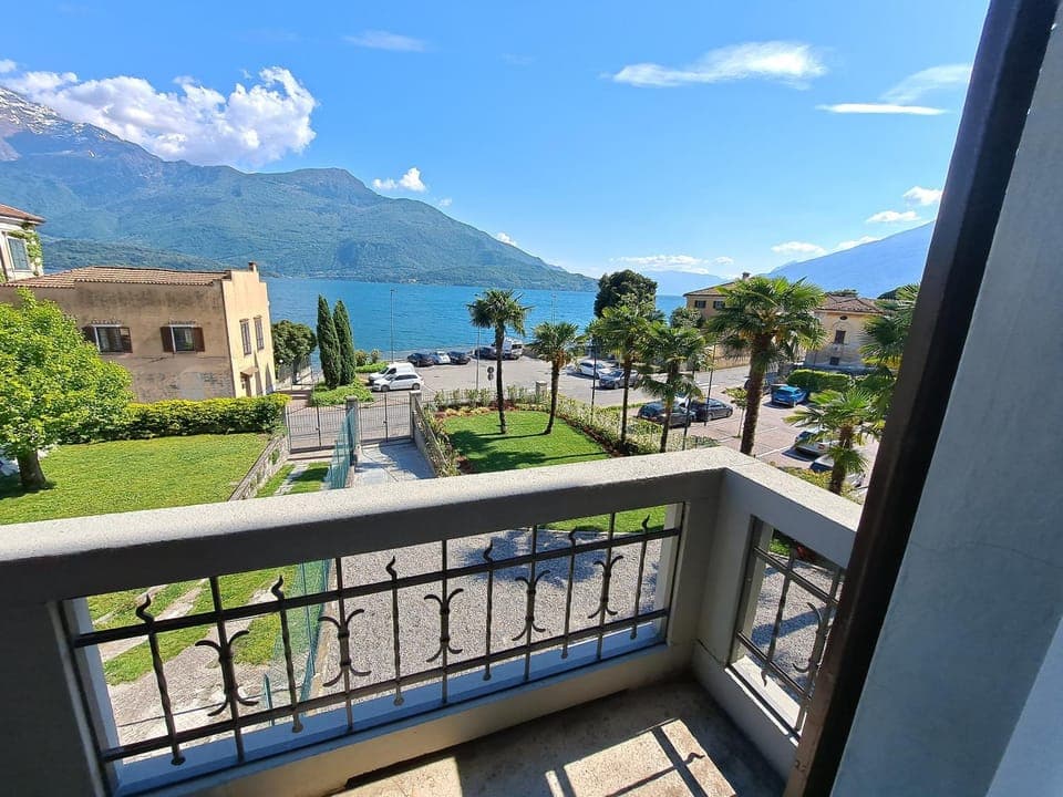Day, Natural landscape, View (from property/room), Balcony/Terrace, Lake view, Mountain view, Location, Parking