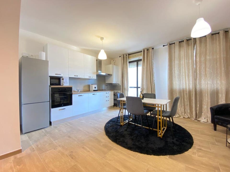 Kitchen or kitchenette, Kitchen or kitchenette, Living room, Seating area, Dining area, oven, stove, Internal: Not applicable to any particular room