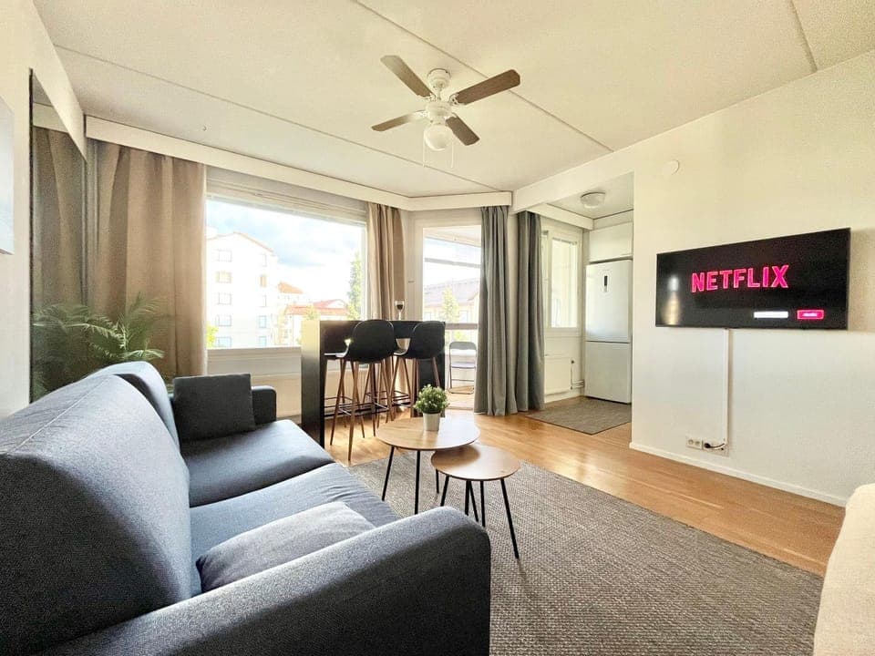 TV and multimedia, Living room, Seating area, Dining area