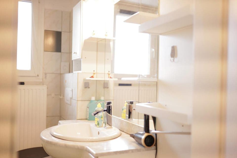 Bathroom, Bath, hair dryier