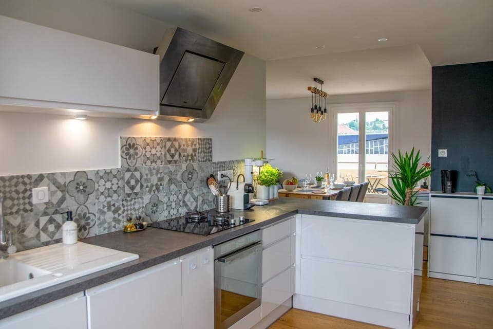 Kitchen or kitchenette