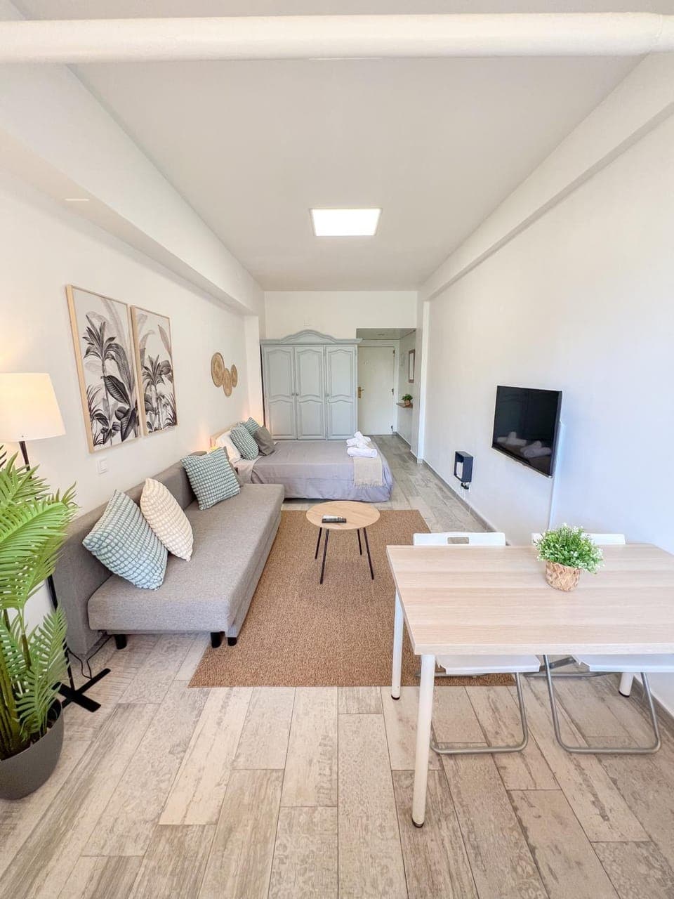 Communal lounge/ TV room, Dining area