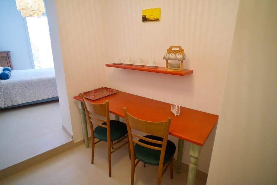 Kitchen or kitchenette, Dining area, Breakfast