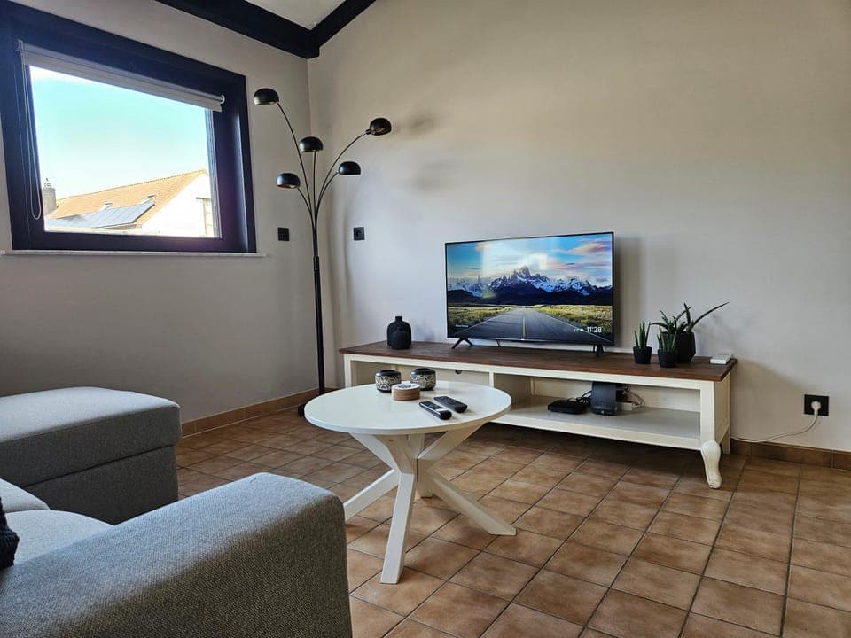 Communal lounge/ TV room, TV and multimedia, Living room, Seating area