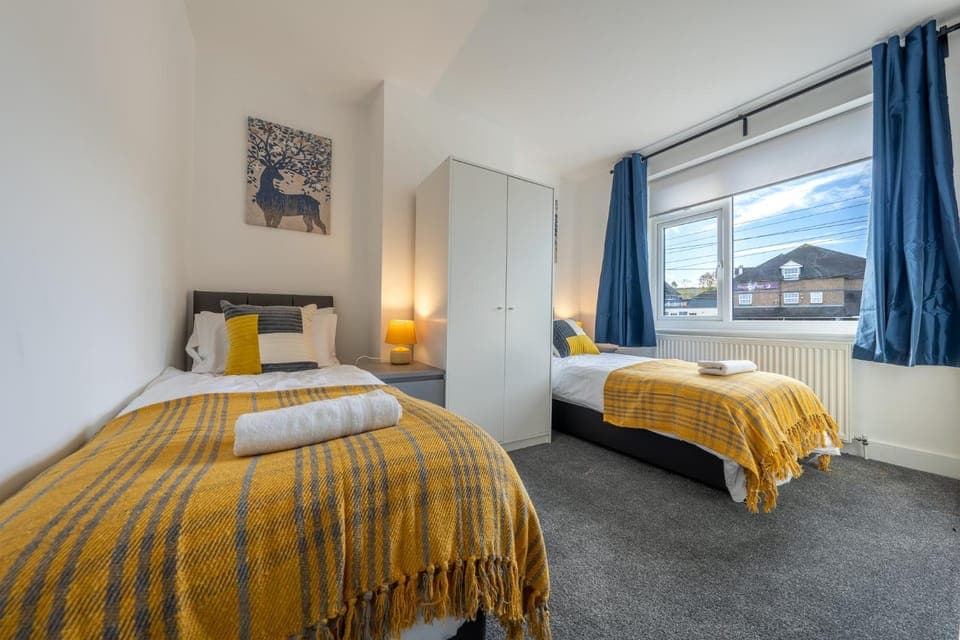 Bed, Photo of the whole room, Bedroom