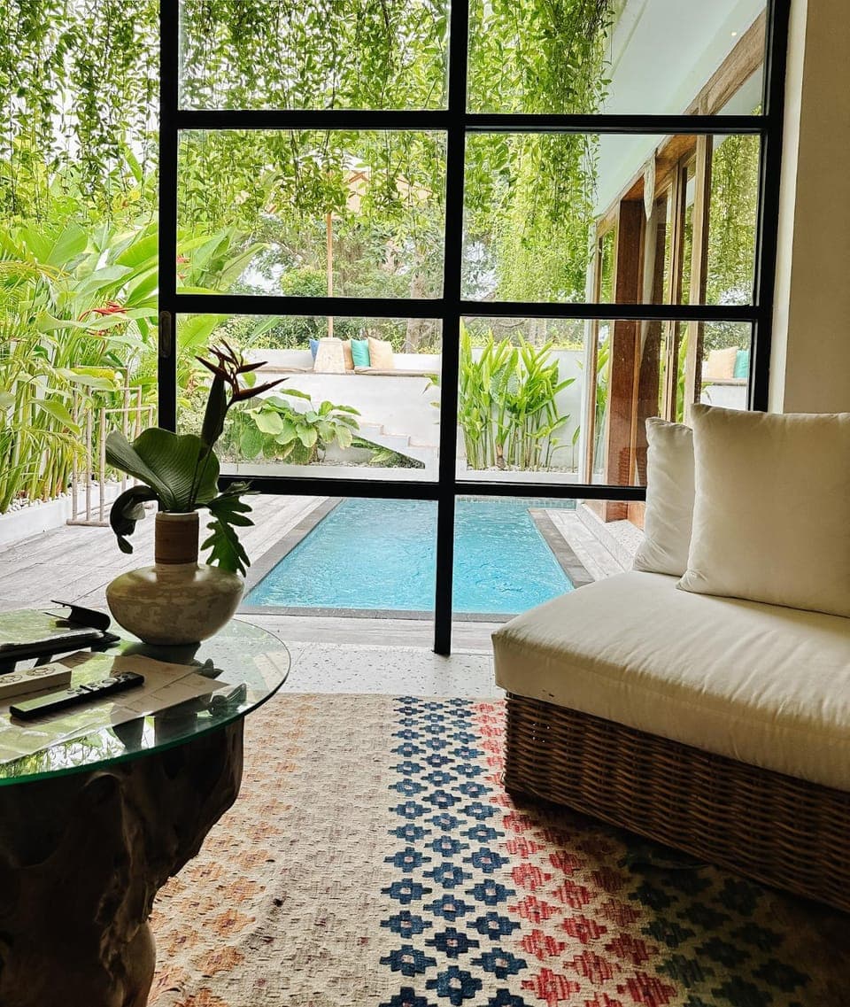 Living room, Seating area, Swimming pool