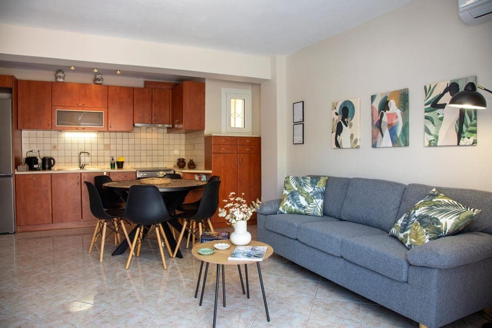 Kitchen or kitchenette, Living room