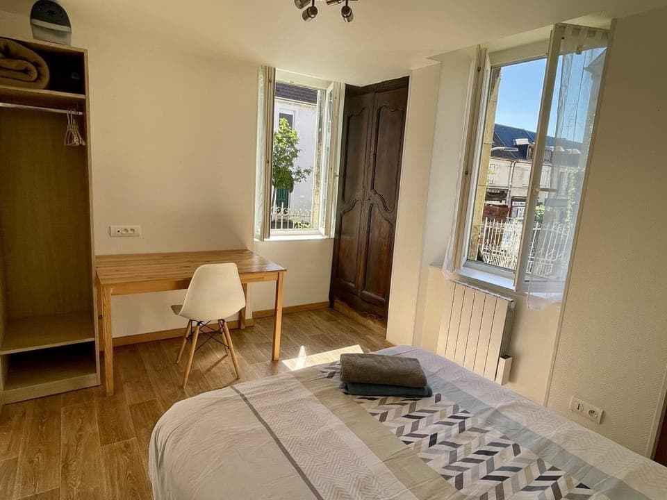 Photo of the whole room, Bedroom