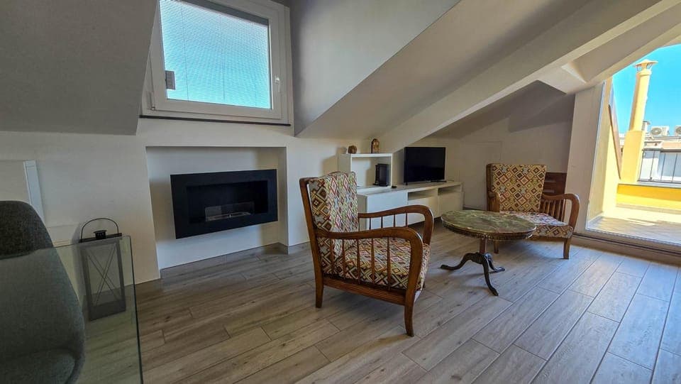 TV and multimedia, Seating area