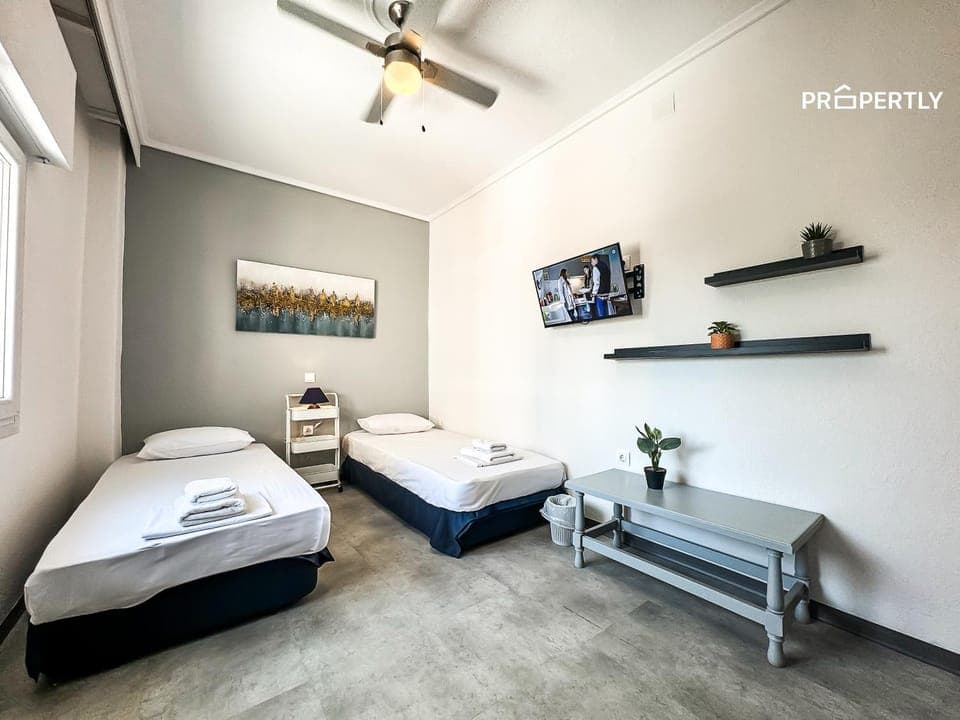 Bed, TV and multimedia, Photo of the whole room, Bedroom, air conditioner