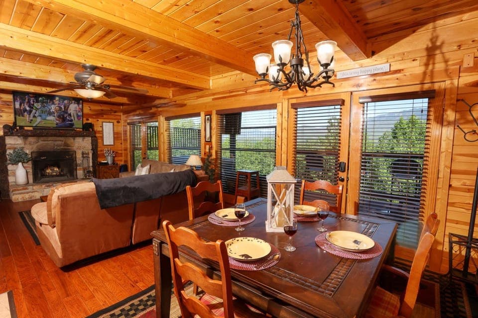 TV and multimedia, Kitchen or kitchenette, Living room, Seating area, Dining area, Evening entertainment, Mountain view, Mountain view