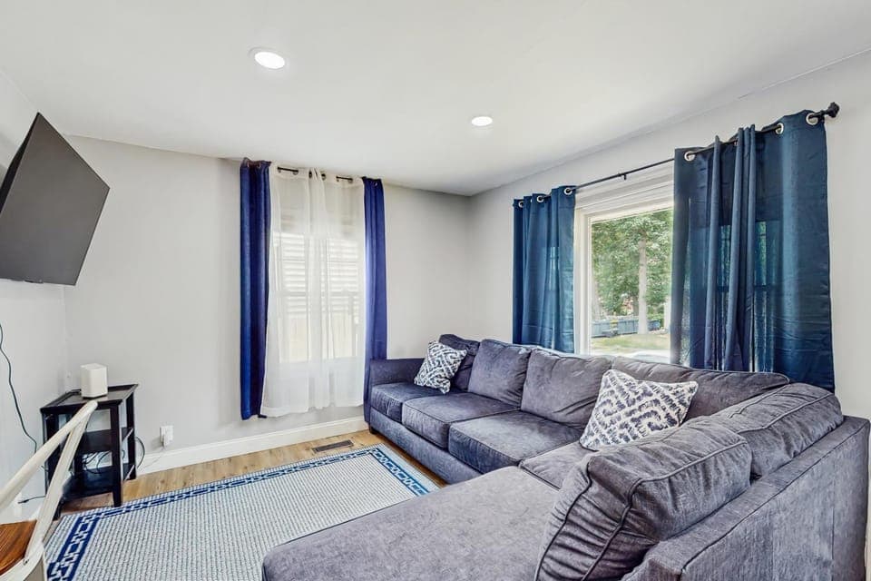 2 Mi to Beach! Hot Tub Haven in Michigan City House in Michigan City