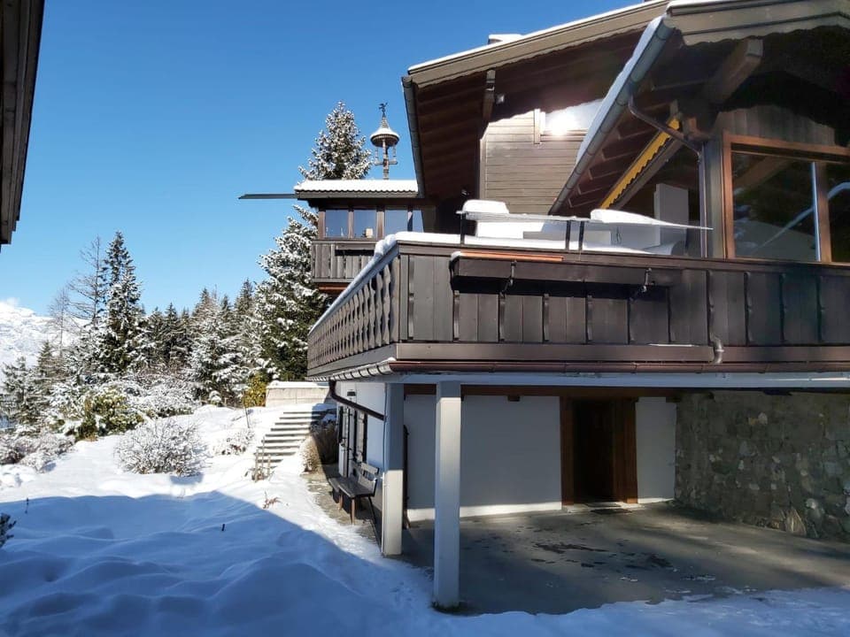 Property building, Facade/entrance, Off site