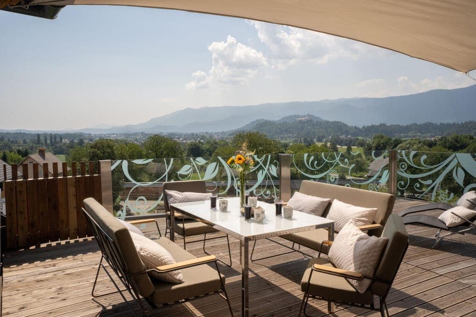Day, Natural landscape, View (from property/room), Balcony/Terrace, Seating area, Dining area, Mountain view