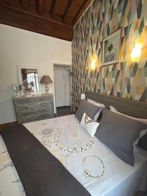 Bed, Photo of the whole room, Bedroom