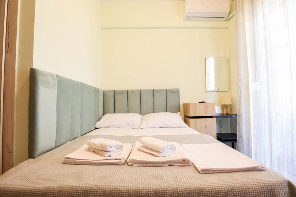 Bed, Photo of the whole room, air conditioner