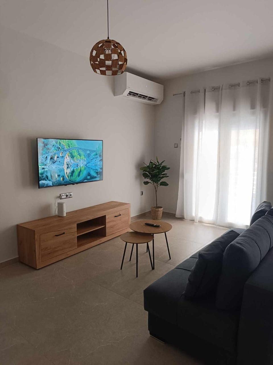 TV and multimedia, Living room, Seating area, air conditioner