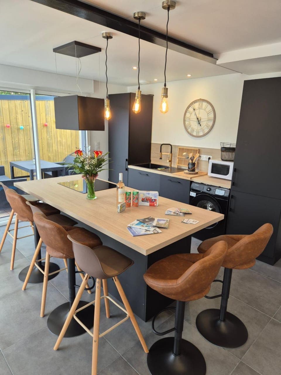 Living room, Seating area, Dining area