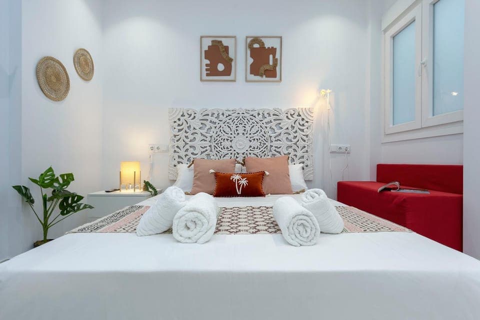 Bed, Bedroom, towels