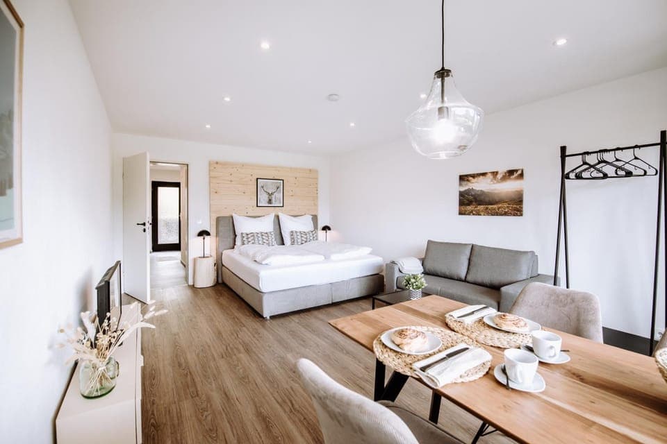 Bed, Living room, Photo of the whole room, Bedroom