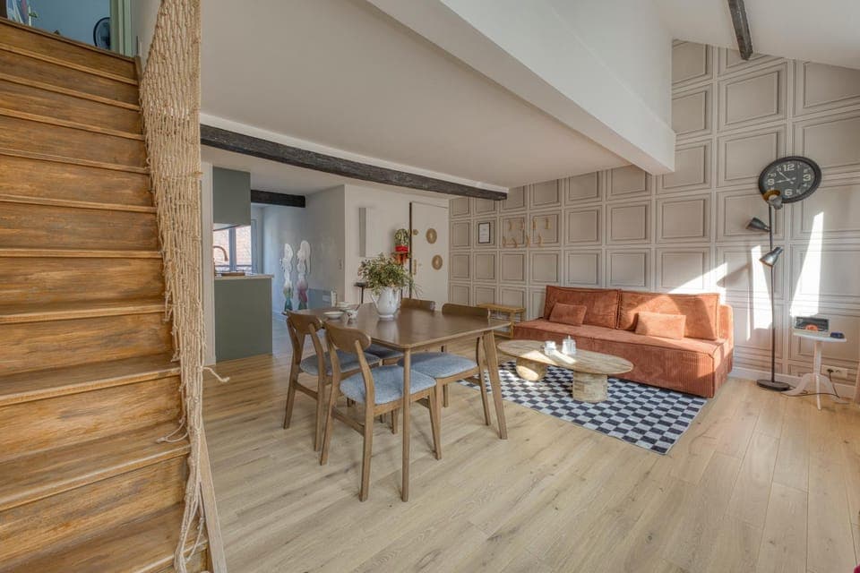 Living room, Seating area, Dining area