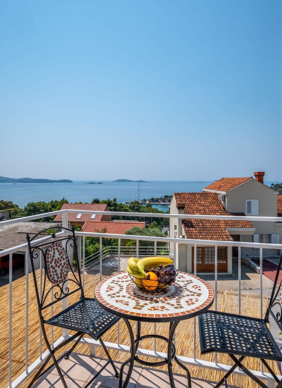 Day, Natural landscape, View (from property/room), Balcony/Terrace, Seating area, Dining area, Food, Sea view