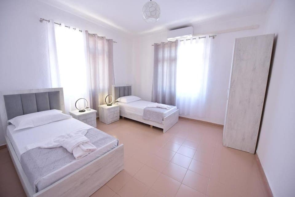 Bed, Bedroom, towels, wardrobe