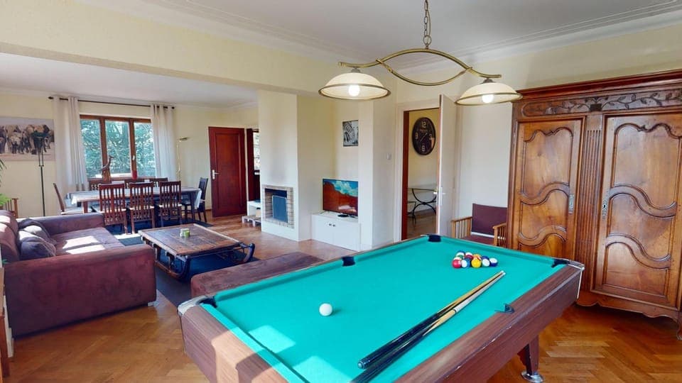 Billiard, Living room