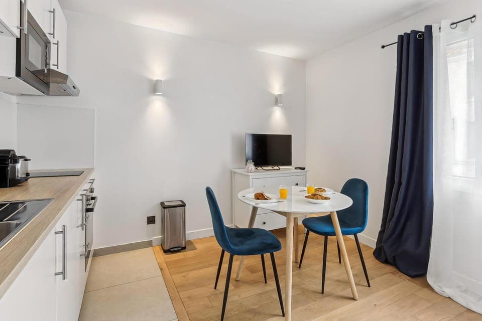 Kitchen or kitchenette, Living room, Dining area