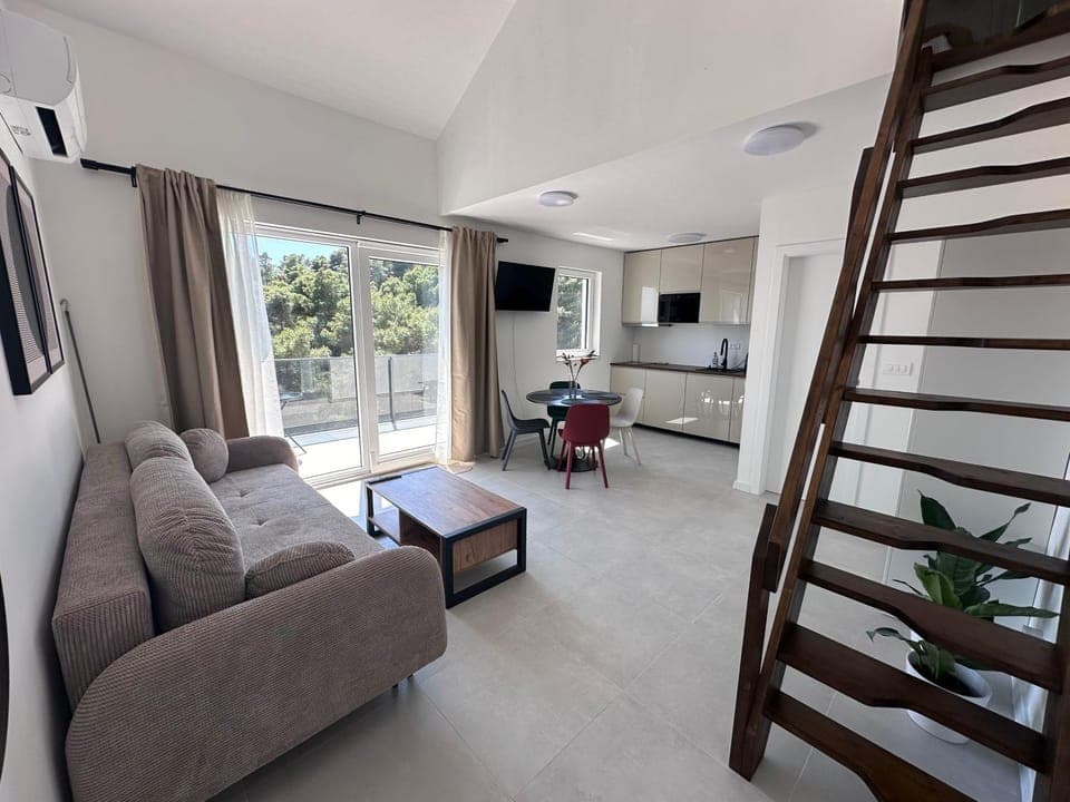 Kitchen or kitchenette, Living room, Seating area, Dining area