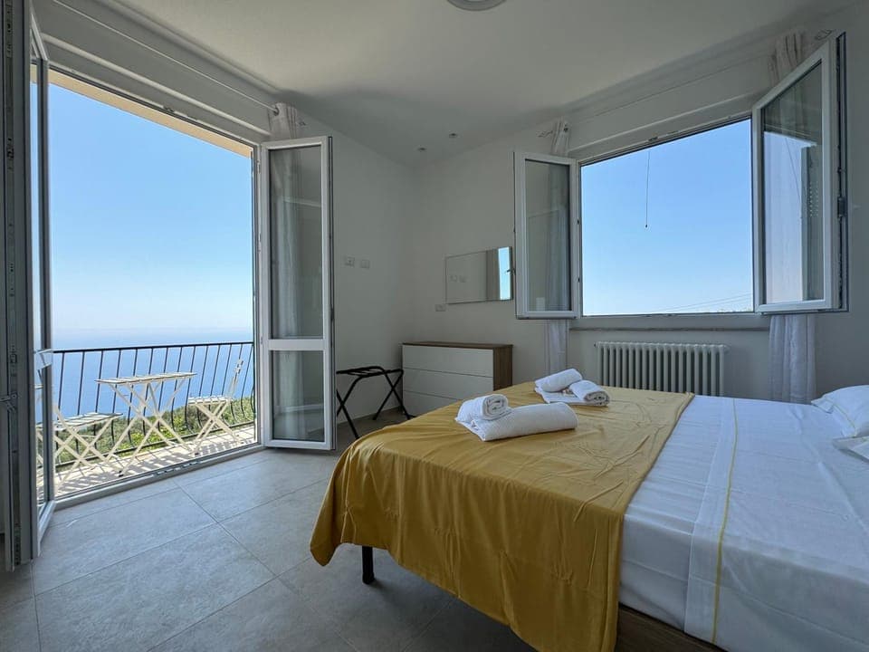 Bed, Natural landscape, View (from property/room), Balcony/Terrace, Photo of the whole room, Bedroom, Sea view, internet, towels
