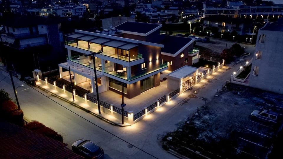 Property building, Location