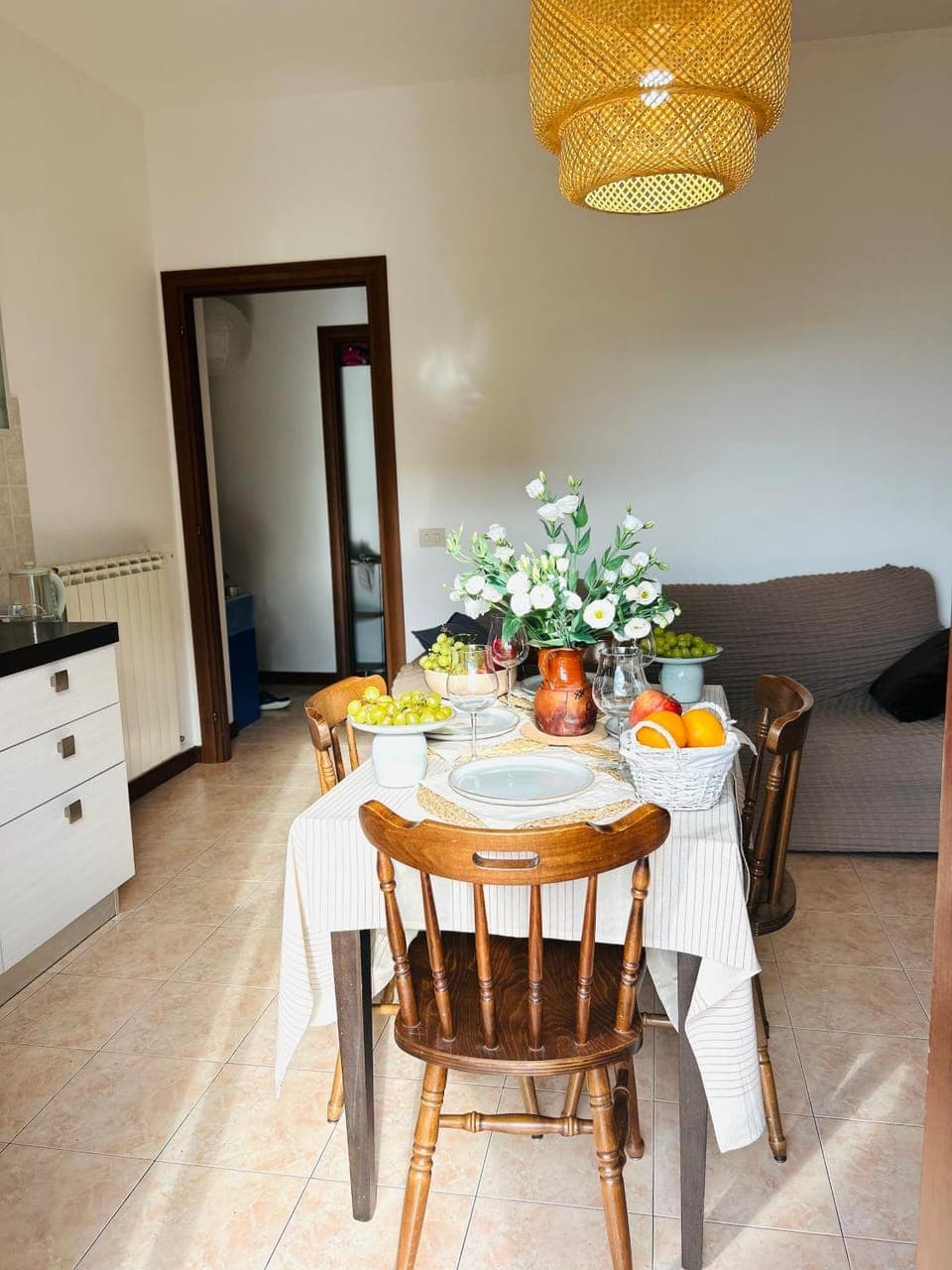 Kitchen or kitchenette, Dining area