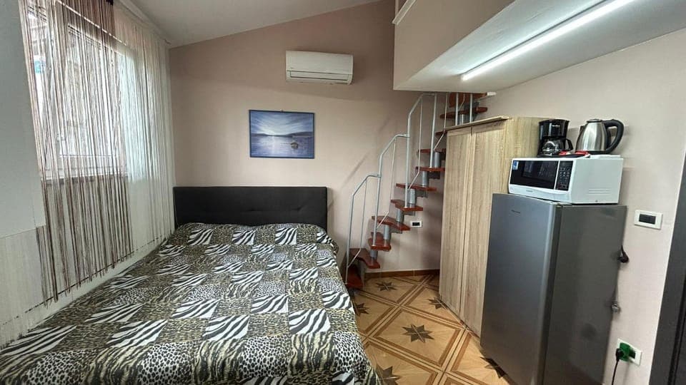 Bed, Photo of the whole room, Bedroom, wardrobe, air conditioner