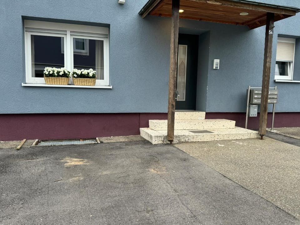 Facade/entrance, Parking