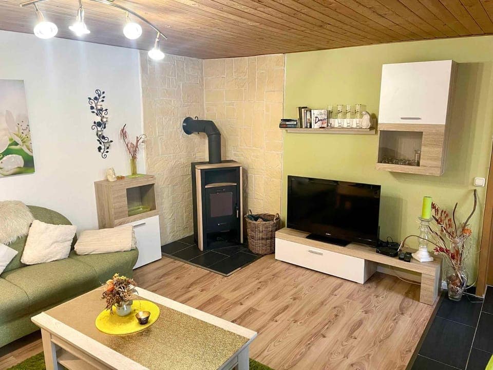 TV and multimedia, Living room, Seating area, fireplace