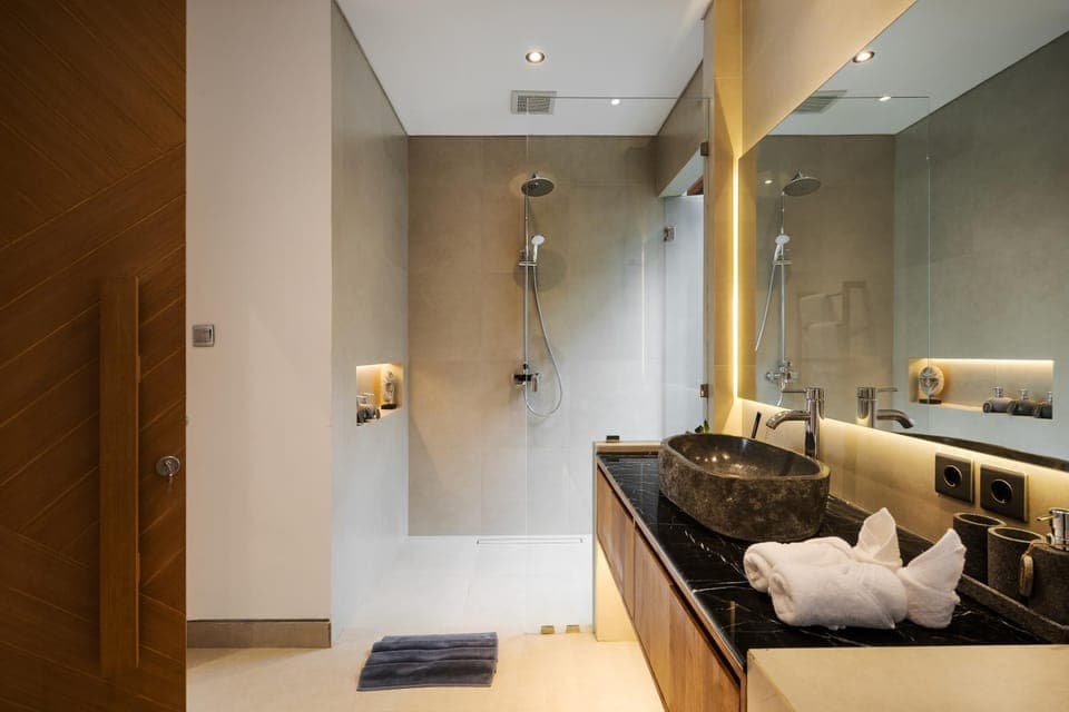 Shower, Bathroom, towels