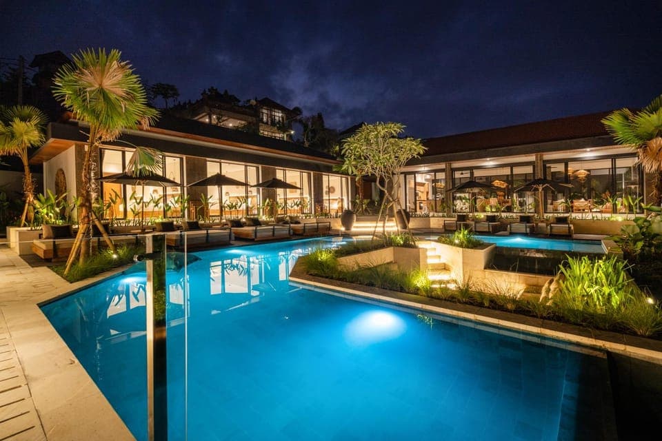 Property building, Seating area, Pool view, Swimming pool, internet, sunbed