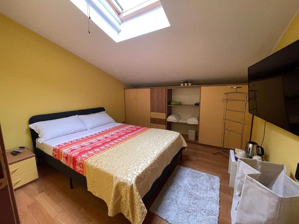 Bed, TV and multimedia, Photo of the whole room, Bedroom, wardrobe